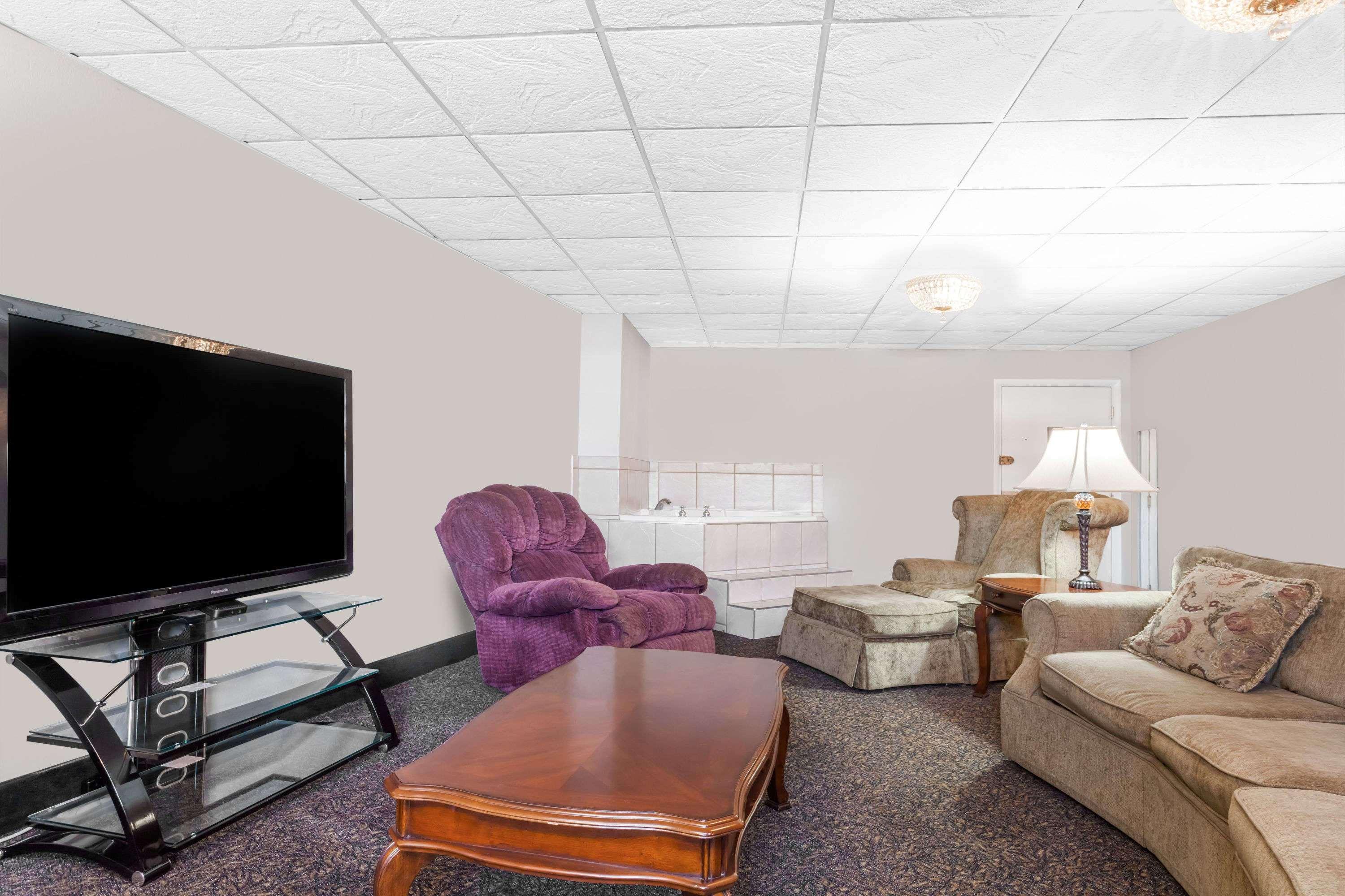 Ramada By Wyndham Henderson/Evansville Exterior foto