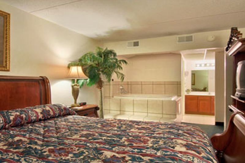 Ramada By Wyndham Henderson/Evansville Exterior foto